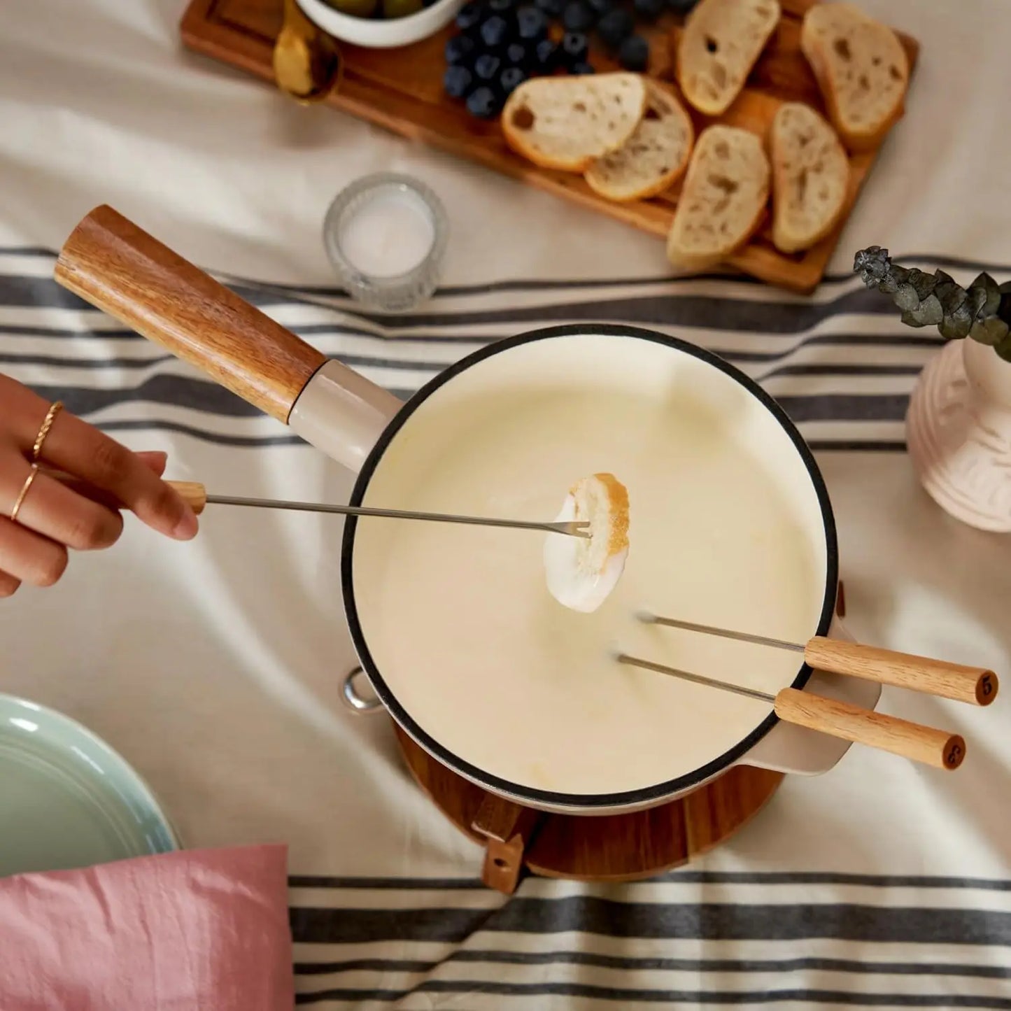 Kitchen Enamel Cast Iron Fondue Pot Metal